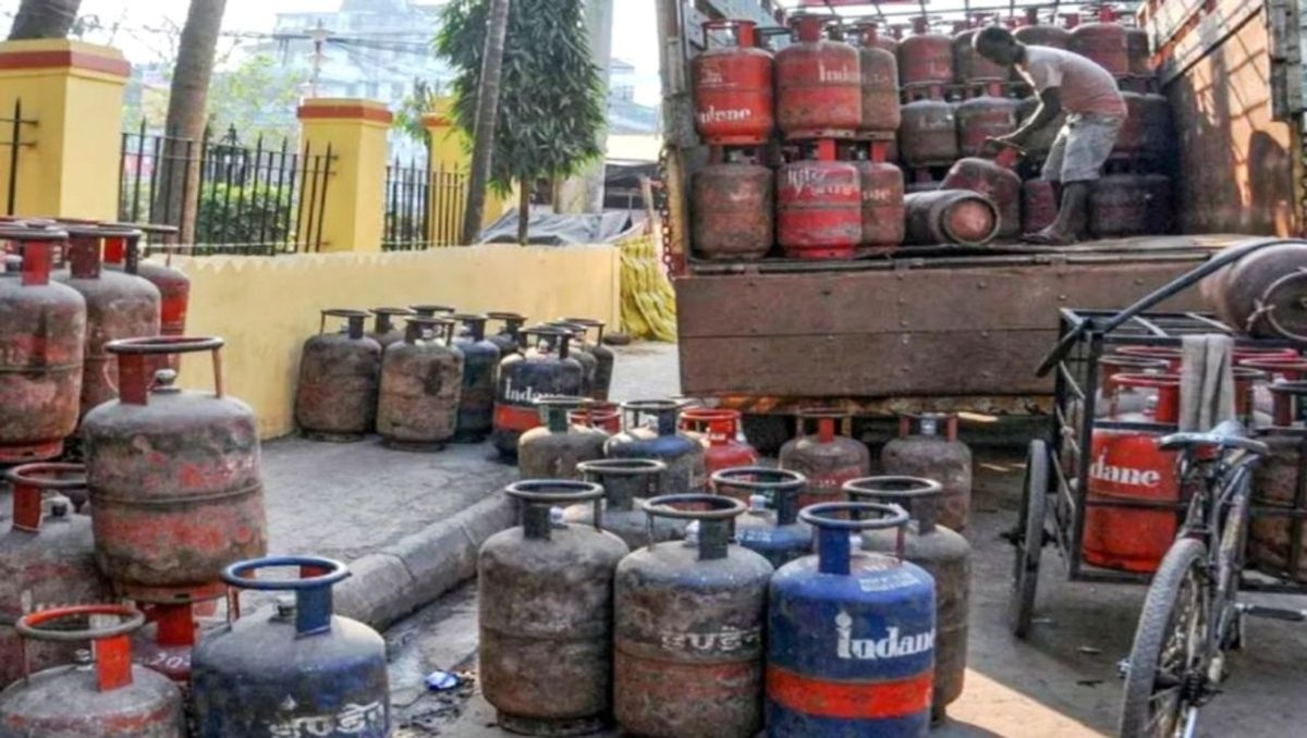Commercial LPG: ବାଣିଜ୍ୟିକ ଏଲ୍‌ପିଜି ଗ୍ୟାସ୍‌: ୨ ମାସରେ ୧୩୦୦ ଟଙ୍କା ବଢ଼ିଲା