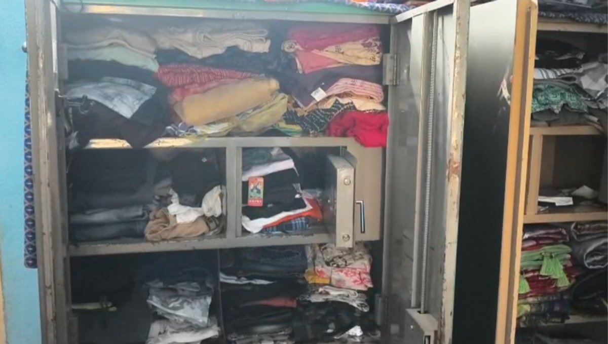 Stolen: ବନ୍ଧୁକ ଦେଖାଇ ୮୦ ଗ୍ରାମ୍‌ ସୁନା ଅଳଙ୍କାର, ୩୦ହଜାର ଟଙ୍କା ଲୁଟିଲେ ଦୁର୍ବୃତ୍ତ